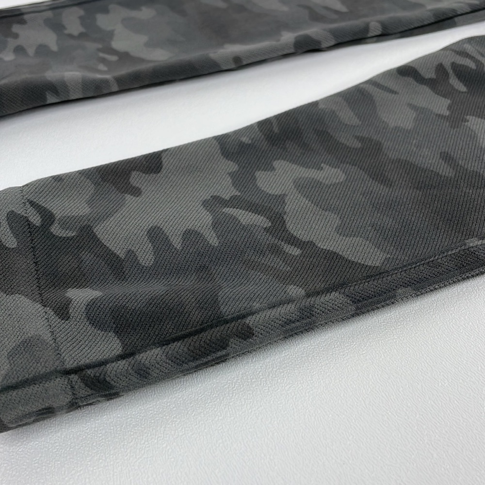 Spanx Look at Me Now Seamless Camo Cropped Leggings (M) - Picture 7 of 11